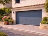 motor automático instalado en techo de garaje residencial